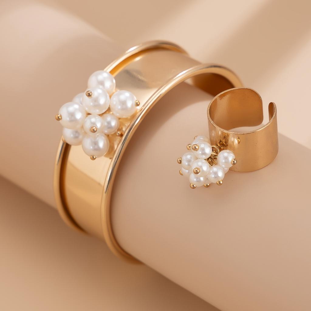 Imitation Pearl Flower Cuff Bangle Gold Silver Color Temperament Metal Wide Vintage Punk Simple Bracelets for Women Irregular Accessories Party Gift