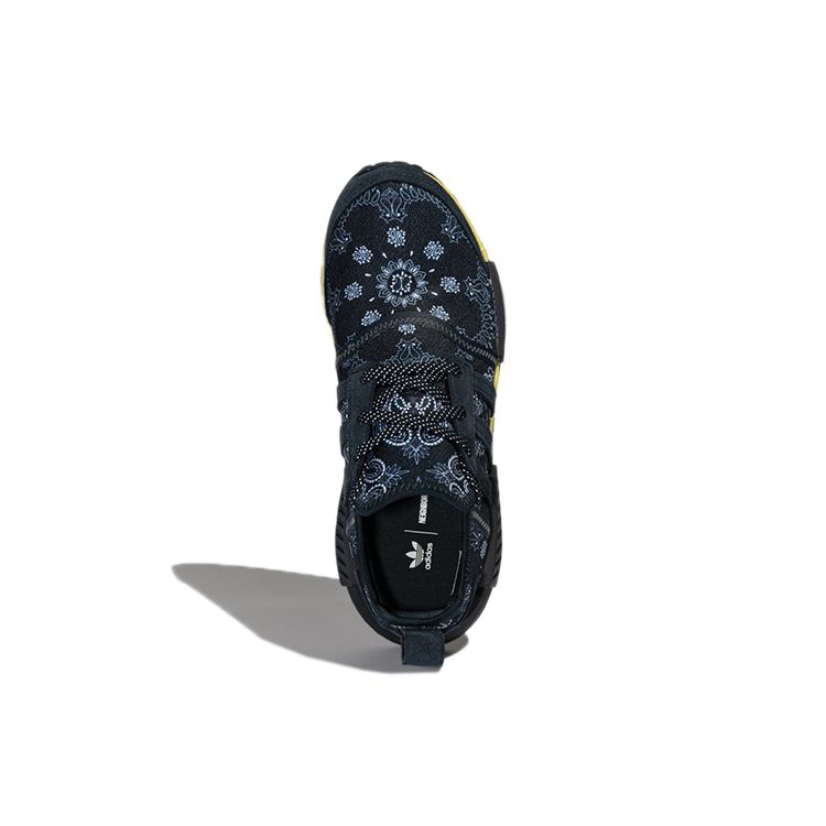 Кроссовки унисекс Neighborhood x adidas NMD_R1 темно-синие с пейсли-банданой сине-темно-синие облачно-белые GY4158