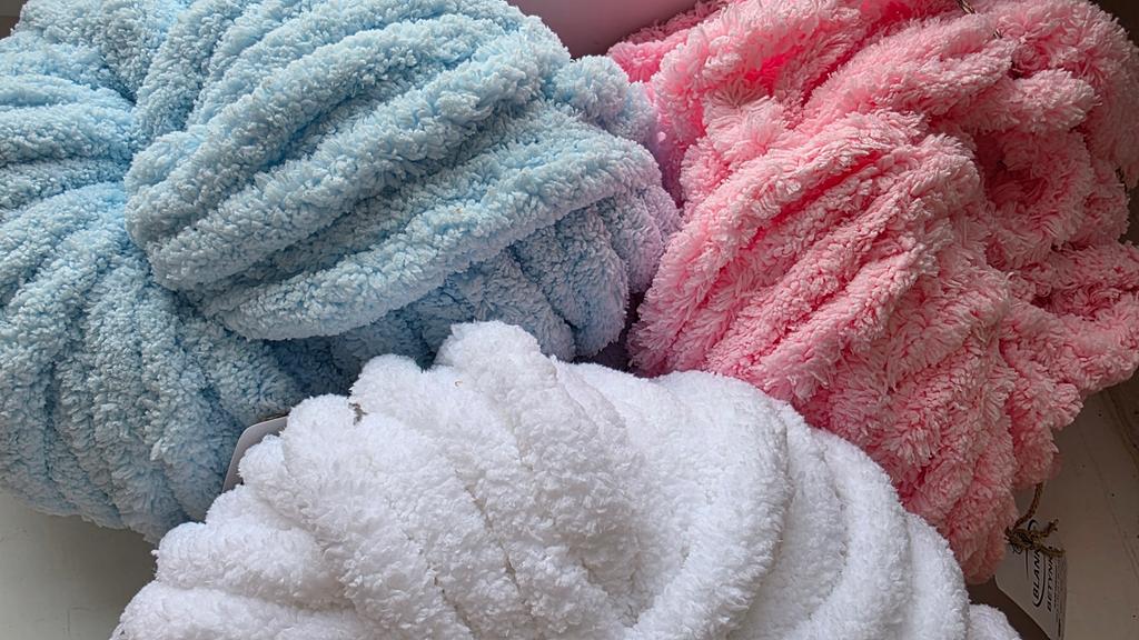Thick blanket yarn 300g for Chenille blanket for fingering, gray 320