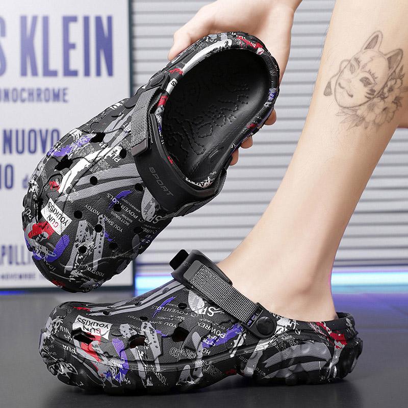 Fashion Summer Men Garden Clogs 2025 Summer Slippers for Men Outdoor Slide Soft Beach Shoes Male Summer Sandals