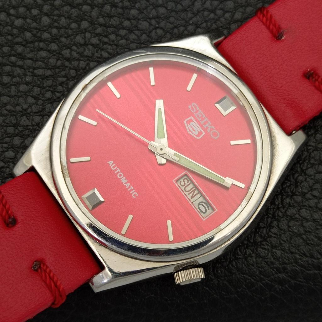 АВТОМАТИЧЕСКИЕ 7009A ВИНТАЖНЫЕ SEIKO 5 ЯПОНИЯ МУЖСКИЕ ЧАСЫ С КРАСНЫМ ЦИФЕРБЛАТОМ a701564-5