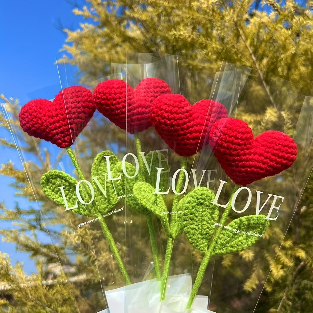 Handmade crochet heart-shaped bouquets are perfect as gifts for Valentine's Day and graduation ceremonies home decor