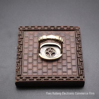 Креативный брелок-подвеска в виде стремени из латуни — украшение для автомобиля и небольшой подарок