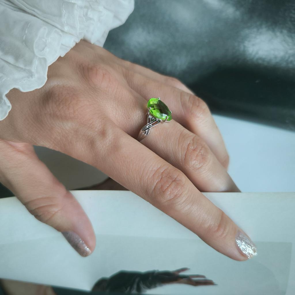 Серебряное кольцо с хризолітом nano 3.095ct, вес изделия 2,79 гр (60002442)