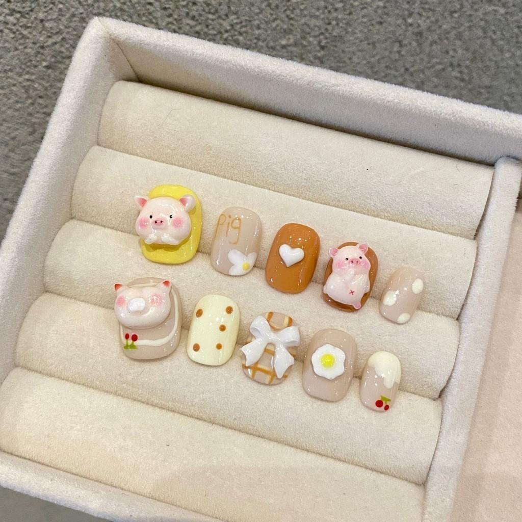 100% HANDMADE Short Round Fake Nail With Glue Toast Pig Cute Macaron Greedy Pig Acrylic Press On Artificial Fake Nails Reusable Nails