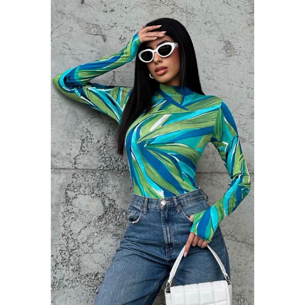 Женское черное боди с деталями на пальцах