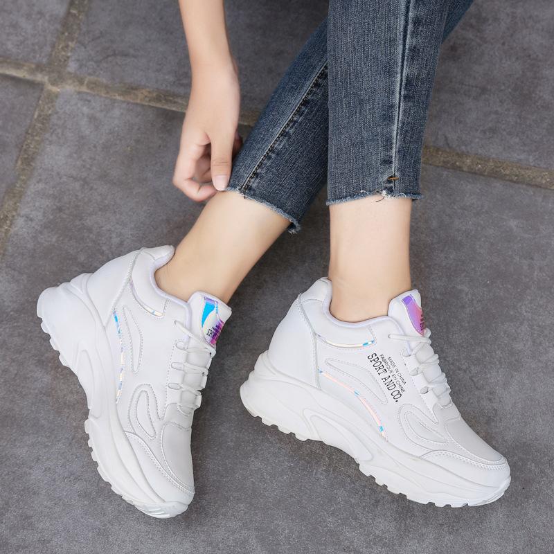 Осенние женские кроссовки на танкетке, модная повседневная обувь, теннисная спортивная обувь на платформе со шнуровкой, женская белая вулканизированная обувь в стиле пэчворк