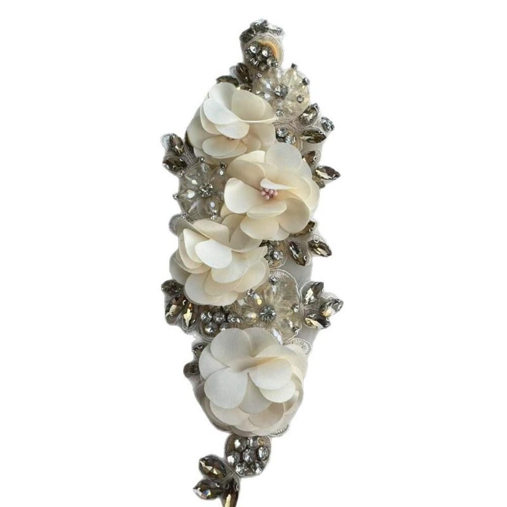 Аппликация из кружева с бусинами и стразами, объемная кристальная аппликация, пришитая вручную, приклеиваемая утюгом, сверкающая, из стеклянных бусин и кристаллов.