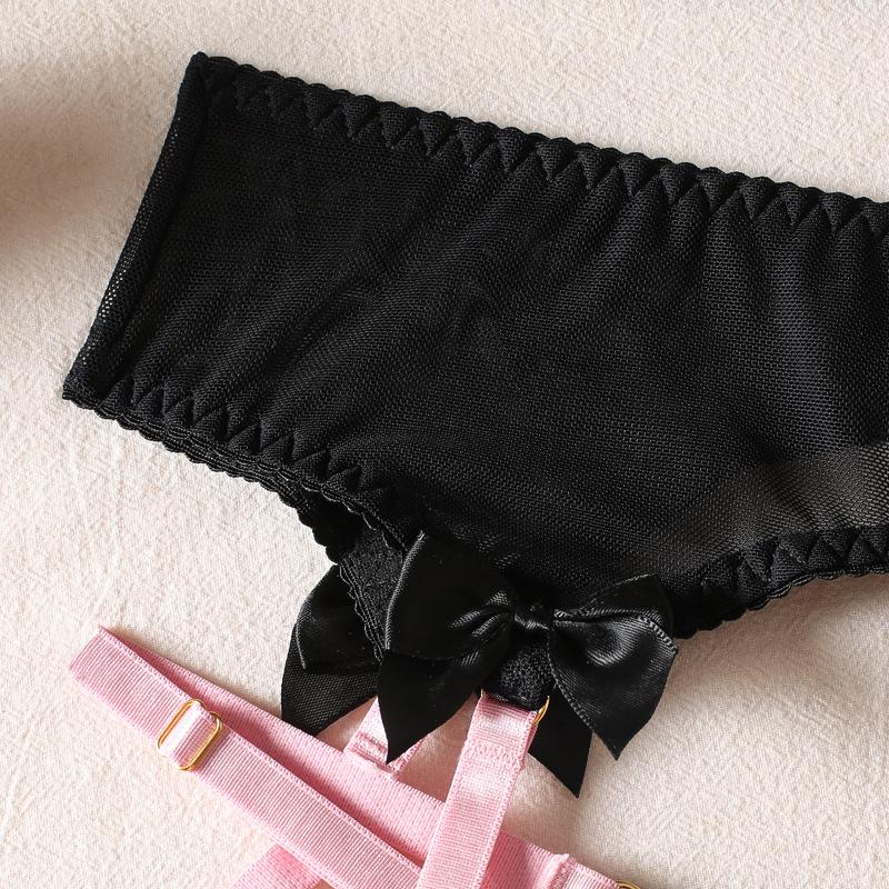 Кружевной комплект нижнего белья с цветовыми блоками: Бюстгальтер на косточках, стринги и подвязка с бантом