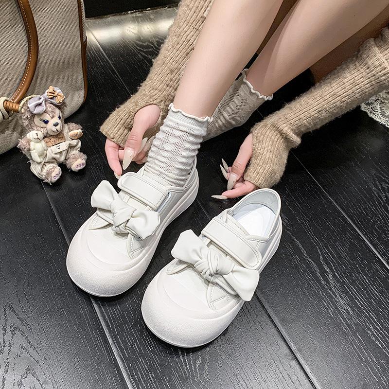 Маленькие белые туфли женские 2025 новая весна и осень женские популярные на толстой подошве увеличивающие рост юбка высококлассные универсальные туфли на липучках