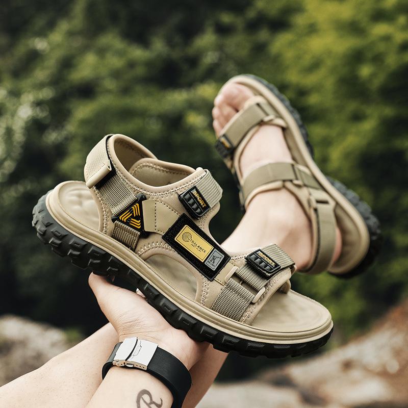 2024 summer outdoor breathable non-smelly feet Vietnamese sandals men's trendy casual non-slip outdoor beach men's shoes