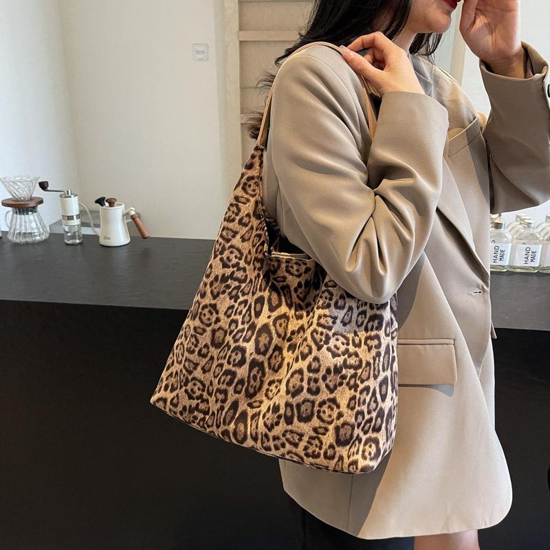 Супер огненная сумка для мамы и ребенка с леопардовым принтом, модная сумка-тоут большой вместимости, женская осенне-зимняя 2025, новая модная сумка через плечо