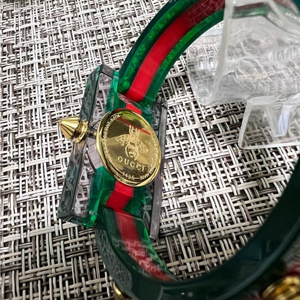 Браслет-часы GUCCI б/у шипы линия Sherry