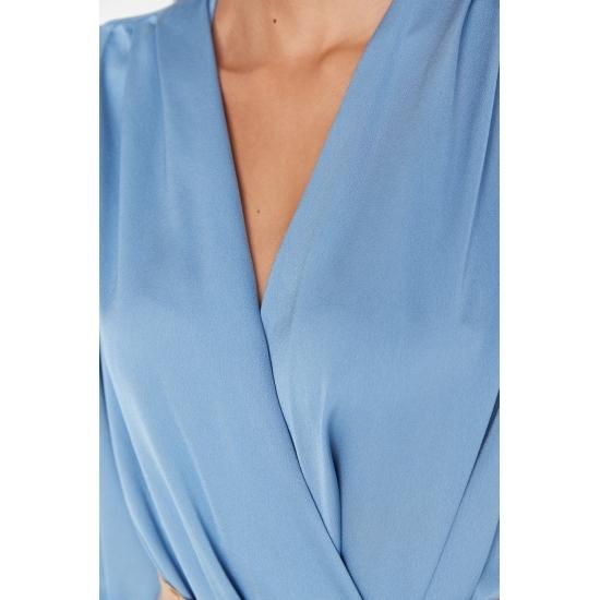 Блузки и рубашки Элегантная атласная блузка в складку с двубортным вырезом на плечах