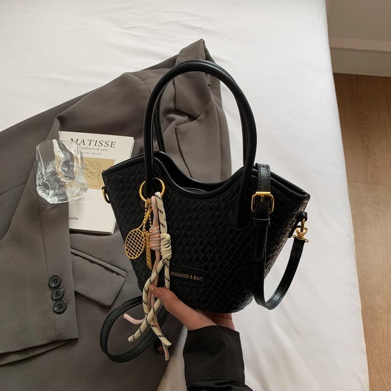 Нишевые плетеные сумки женские новые летние универсальные сумки-мессенджеры модные сумки-тоут сумки-ведра