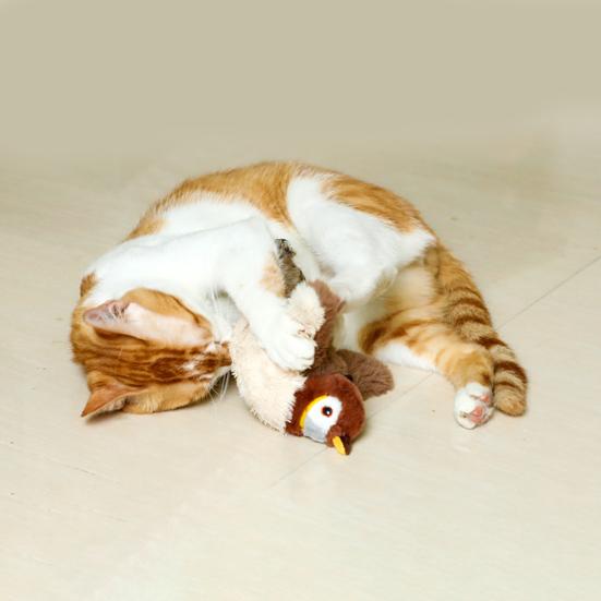 Игрушка для кошек «хлопающая птица» Интерактивная щебечущая хлопающая крыльями плюшевая птица с кошачьей мятой, перезаряжаемая через USB, активируемая с помощью прикосновения, имитация игрушки для кошек «птица»