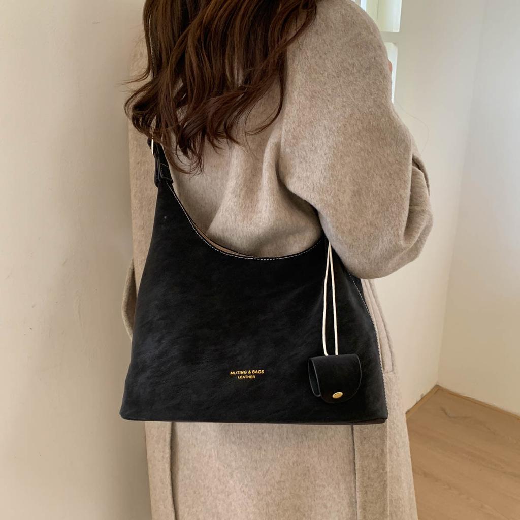 Сумка большой вместимости женская осенне-зимняя универсальная 2025 новая ретро сумка через плечо, простая классическая сумка-тоут для通勤