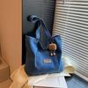 Модная сумка-тоут среднего размера в уличном стиле с внутренним карманом для повседневного использования