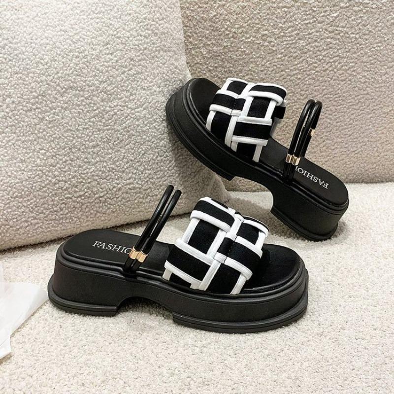 New Summer Muffin Thick-soled Cool Slippers Women's Outer Wear Color Matching and Weaving Two One-word Sandals
