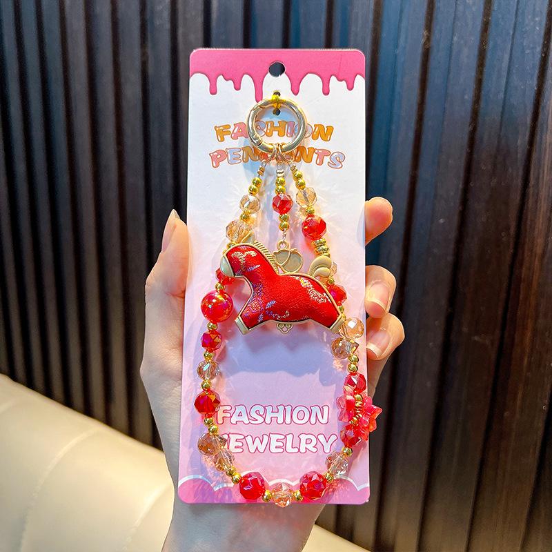 Брелок для телефона с вышивкой в виде рыбы кои - Изысканный брелок-аксессуар в виде лошади