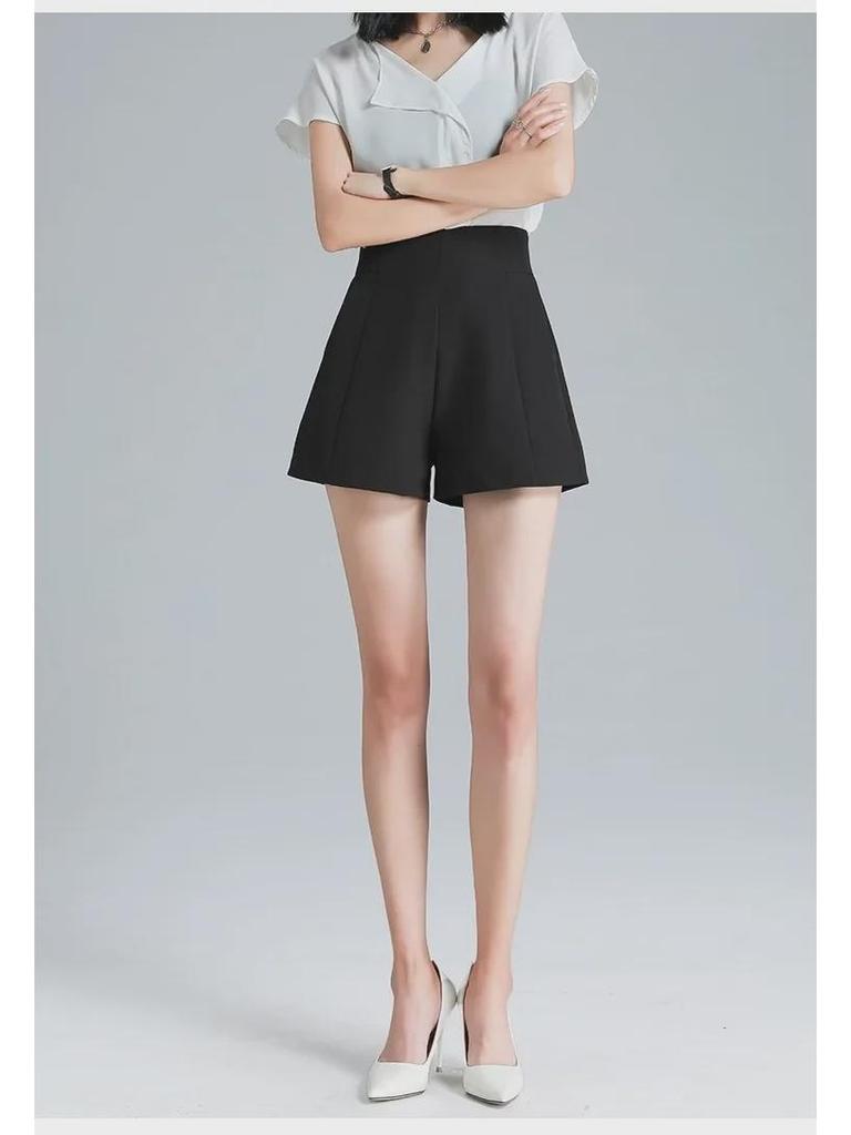 Женские облегающие шорты А-силуэта с высокой талией и широкими штанинами белого цвета - Лето 2023 Повседневная мода