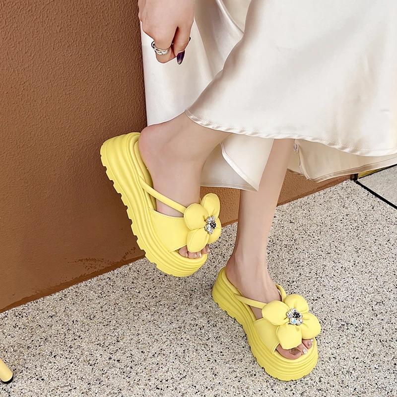 Women's Slippers Flower Platform Sole Rhinestones Shoes Women Dress Outdoor Summer Korean Style 2025 Zapatillas De Mujer