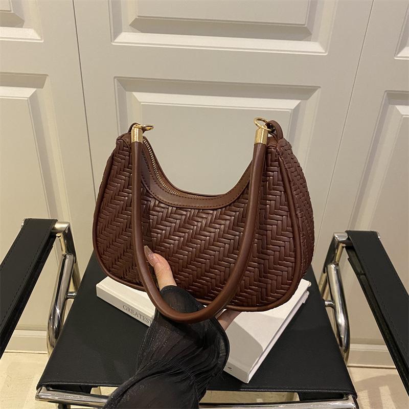 Модная плетеная сумка-полумесяц женская летняя новая модная универсальная нишевого дизайна одноплечевая через плечо подмышку