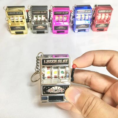 Простой Модный Тренд Брелок Игрушка Фруктовый Автомат Игровой Автомат Брелок Персонализированный Креативный Подвеска для Автомобиля Кольцо для Ключей Подарок Аксессуары