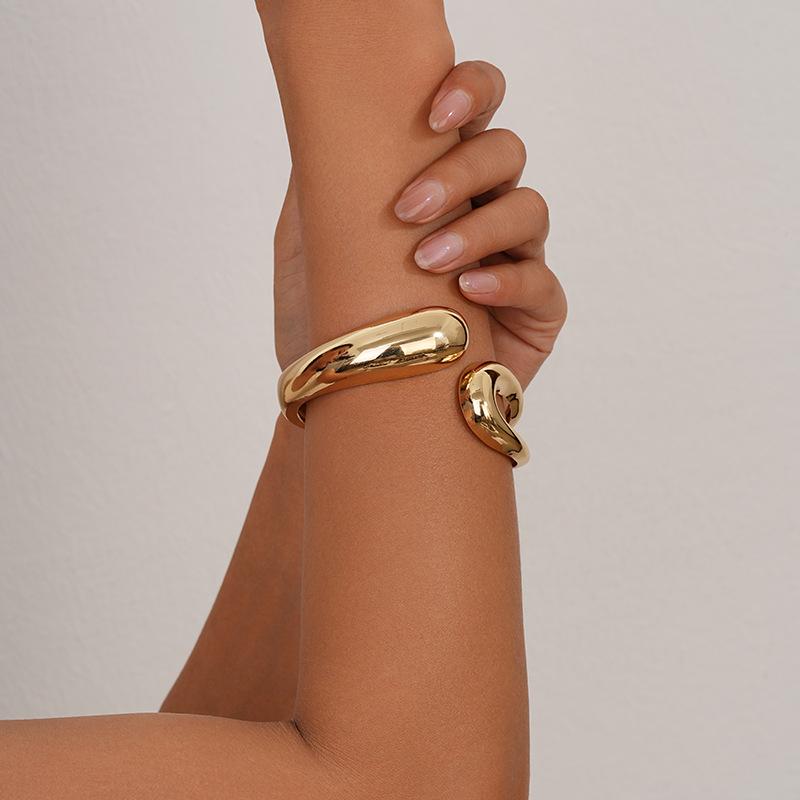 Браслет-манжета с переплетающимися кольцами - Европейский и американский дизайн в стиле легкой роскоши для женщин