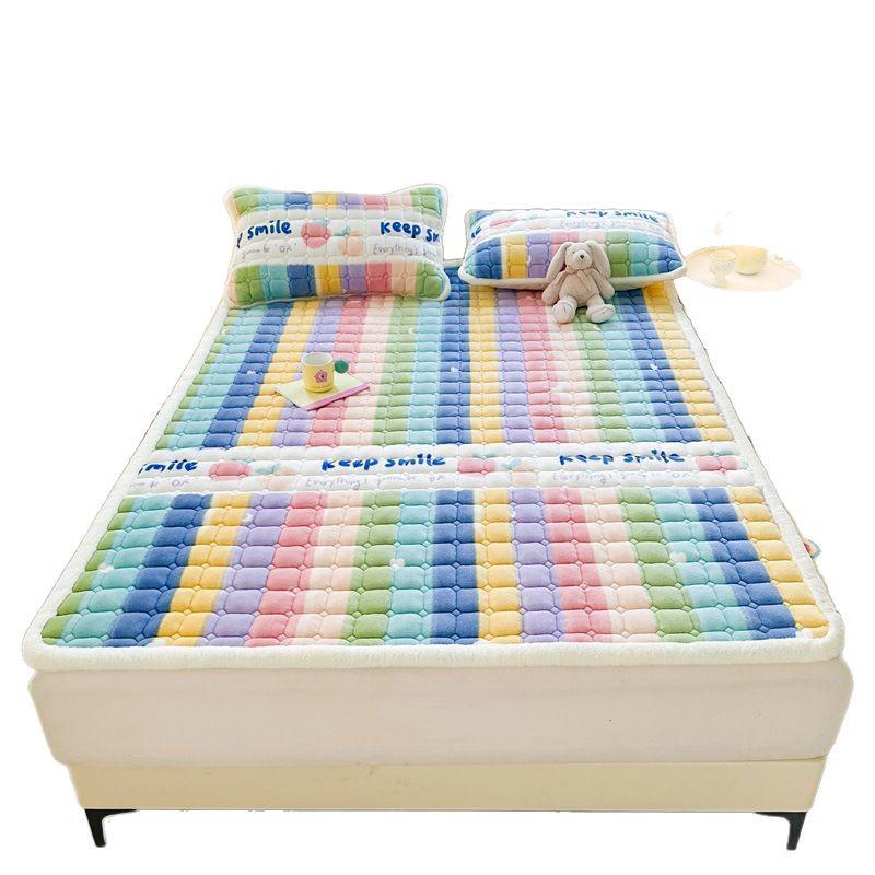 Стеганый велюровый наматрасник - Мягкая коралловая флисовая зимняя накладка, Утолщенный и теплый татами-мат.