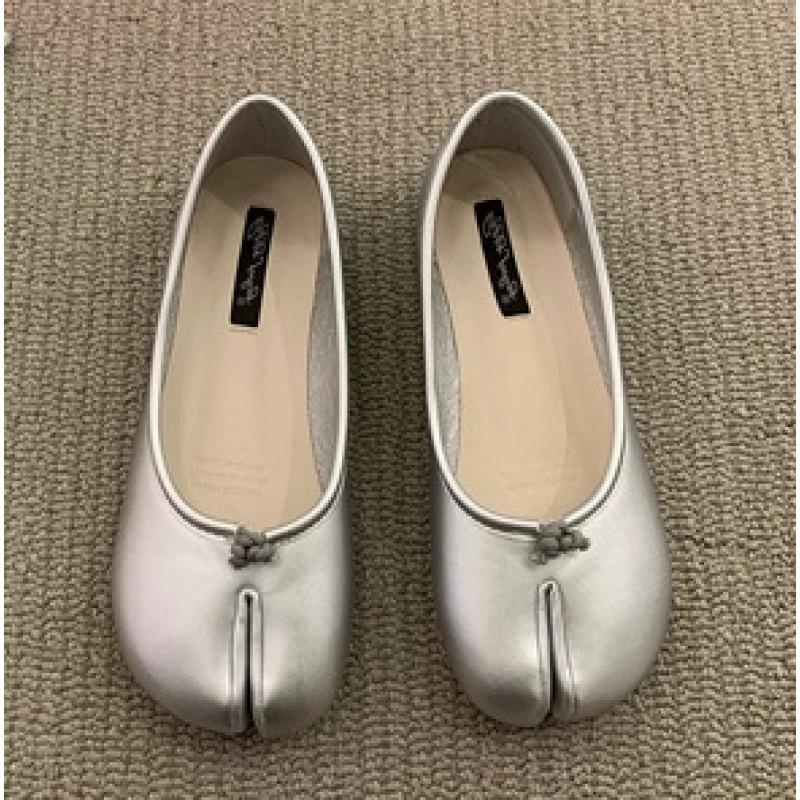 Женские туфли на плоской подошве с раздельным носком и копытом 2024 года на весну, лето и осень