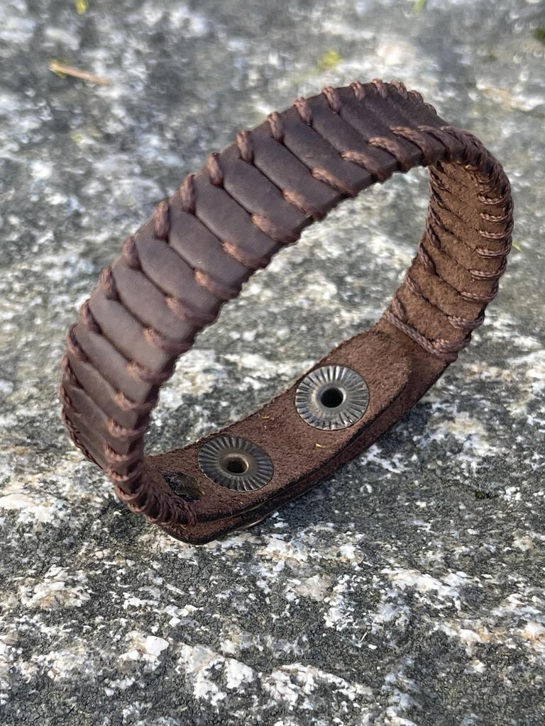 Prosta skórzana bransoletka z nicią brązowy 20cm