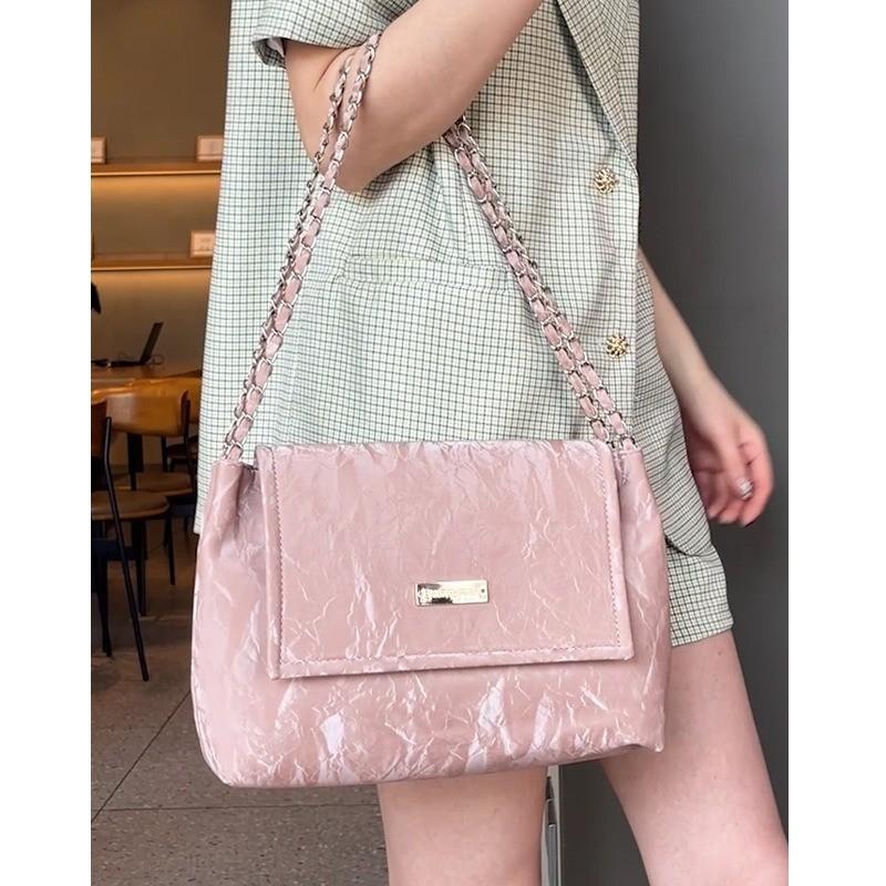 IELGY Niche Commuter Bag, Large-capacity Fashion Chain Tote Bag, Versatile Portable Shoulder Bag.