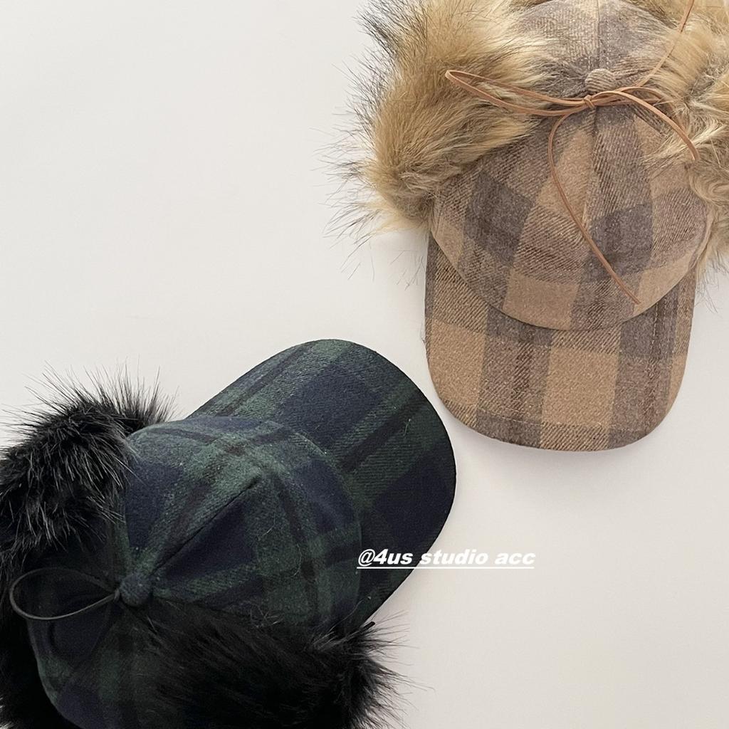 Клетчатая Утепленная Плюшевая Шапка-Ушанка для Женщин Осень-Зима Теплая и Защищающая Уши Бейсболка Подчеркивающая Лицо Маленькая Утиная Кепка