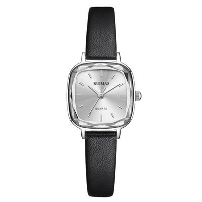 Водонепроницаемые часы с тонким белым кожаным ремешком и кварцевым механизмом. Серебристые женские, небольшие, простые.. цвет.
