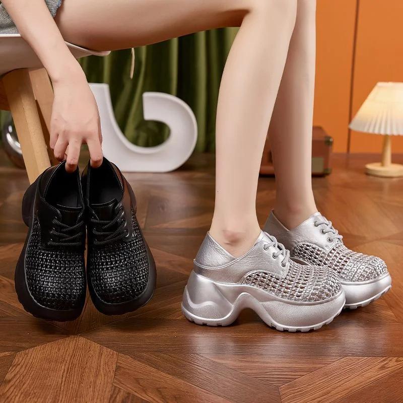 Мода 9СМ Плетение Лаковая Синтетическая Микрофибра Кожа Мода Женские Сандалии Массивные Кроссовки Полые Блестящие Вулканизированные Платформа Клинья Обувь