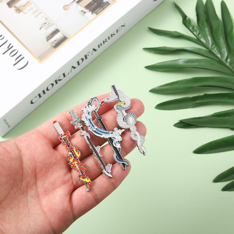 Значки-мечи Истребителя демонов Kimetsu No Yaiba Металлическая катана Аниме аксессуары Значок Броши Шинобу Эмалевый пин на рюкзак подарок Тандзиро