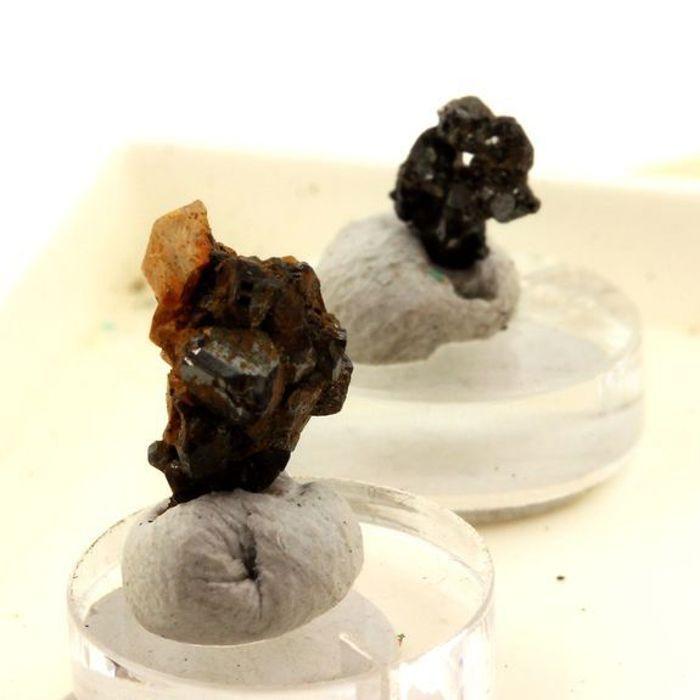 Pierres et Minéraux. Bournonite. 27.0 ct. Saint-Pierre-de-Mésage, Isère, France..