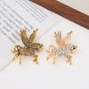 Flying Horse Brooch Rhinestone Winged Horse Lapel Pin Sparkling Retro Horse Brooch Pin Outfit Accessory for Sweaters Hats Coats