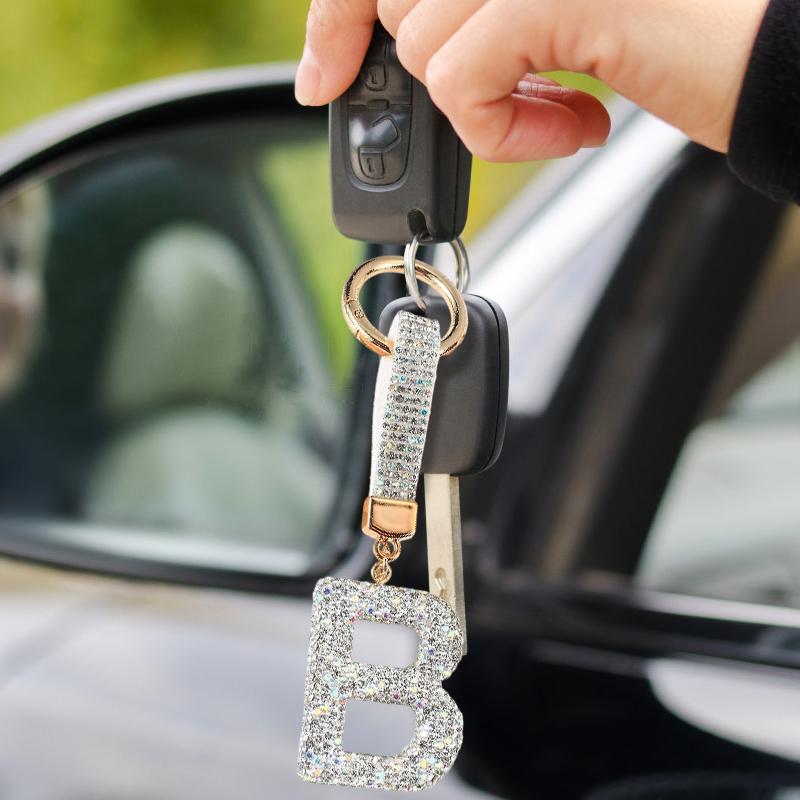 1 шт. Брелоки Идеальный подарок Дизайн с буквой Блестящий брелок Аксессуар Дизайн с полными стразами Подвеска на удачу 26 букв алфавита