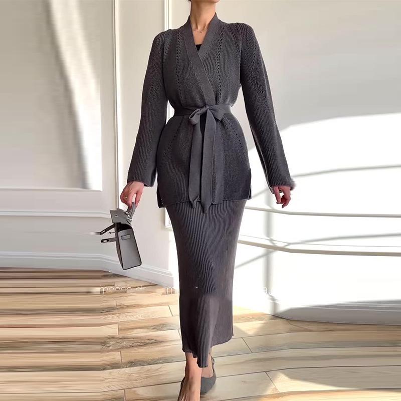 Женский зимний комплект свитер с V-образным вырезом и юбка миди - Европейский и американский стиль