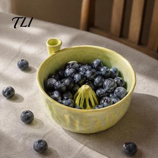 Strawberry Washing Tool Ceramic Berry Bowl with Drainage Hole, 360 Degree Self Rinse Basket Rinsing Fruit Bowl, Fresh Vegetable Cleaning Strainer