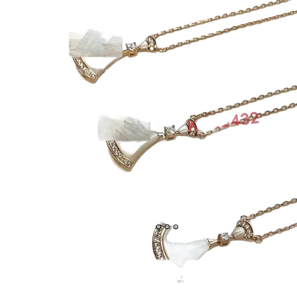 Baojia Turquoise Fan-Shaped Mother-of-Pearl Clavicle Necklace in 18K Rose Gold with Pink Chalcedony.