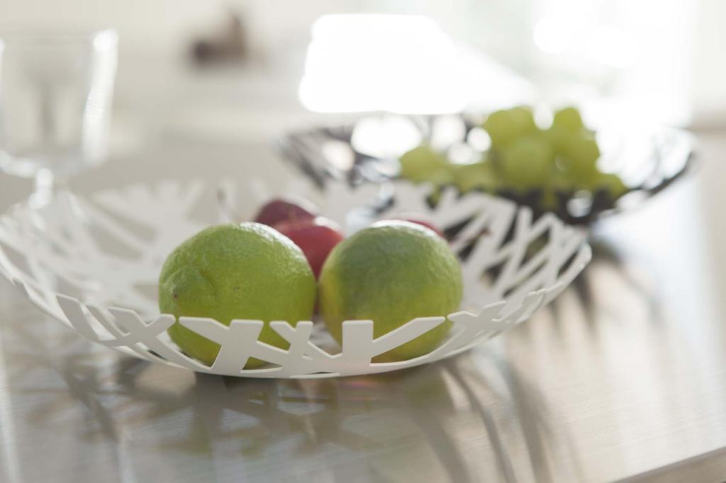 Yamazaki Jitsugyo (Yamazaki) Fruit Ball White Approx. W26 X D26 X H4.5cm Tower Sweets Container Fruit Fruit Basket 2497