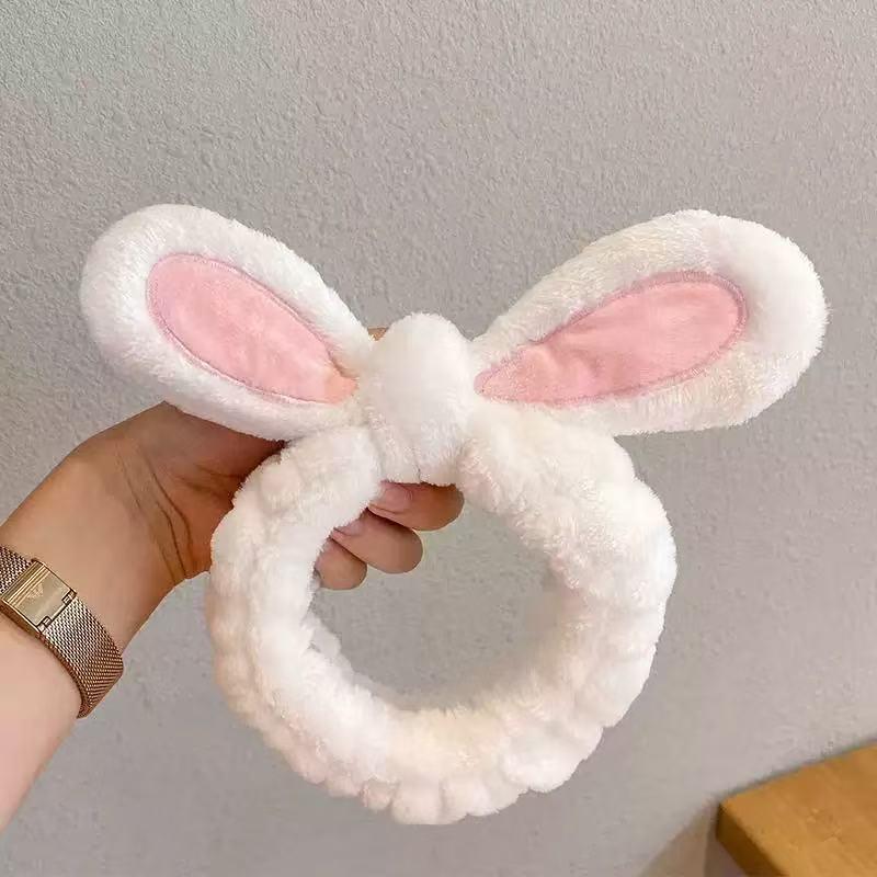 Плюшевая повязка на голову с клубничным мишкой: Нескользящий милый мультяшный аксессуар для волос для девочек