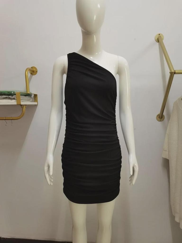 Летнее европейско-американское однотонное плиссированное платье с открытыми плечами 2022 года