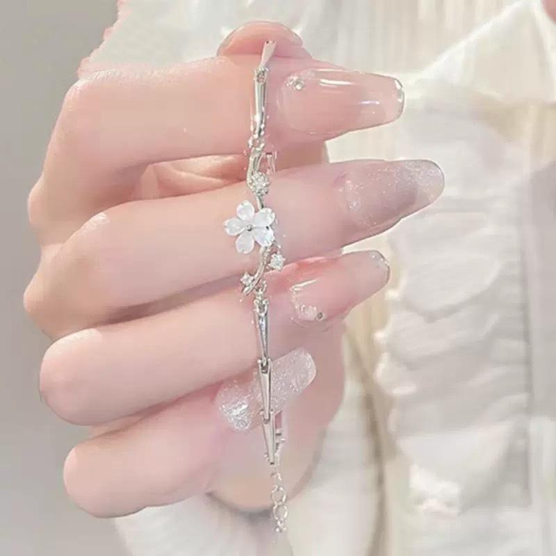 Sakura Bracelet Light Luxury Niche Exquisite New Hand Jewelry 520 Gift for Girlfriend and Girlfriend