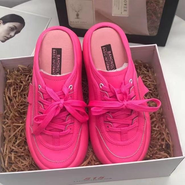 Тапочки-полушапки с ленивым носком, женская летняя одежда 2025 года, новые белые туфли с круглой головкой, одна педаль, без каблука, обувь для доски с большой головкой