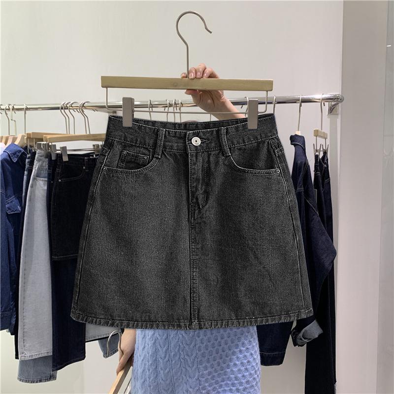 Женская джинсовая юбка А-силуэта с высокой талией — облегающий тренд лета 2021 года
