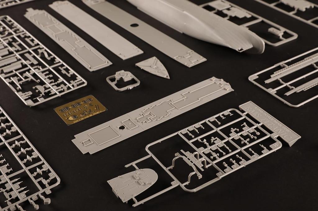 Hobby Boss Ship Series Titanic Plastic Model 83420 1/700 R.M.S.